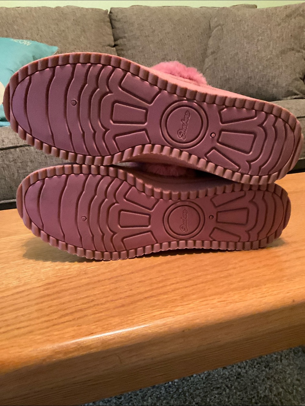 Women’s Size 9 Skechers Memory Foam Slippers with Rubber Soul, Cozy! - Picture 7 of 7
